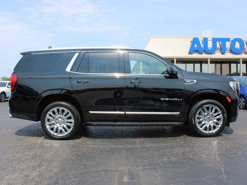 Used 2023 GMC Yukon Denali AWD/4WD image 3