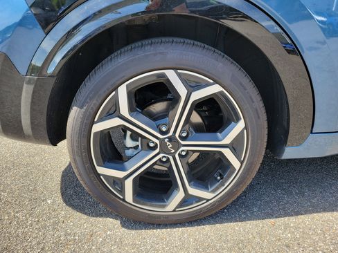 Used 2024 Kia Niro SX Touring image 27