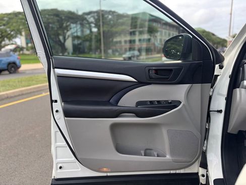 Used 2016 Toyota Highlander LE image 14