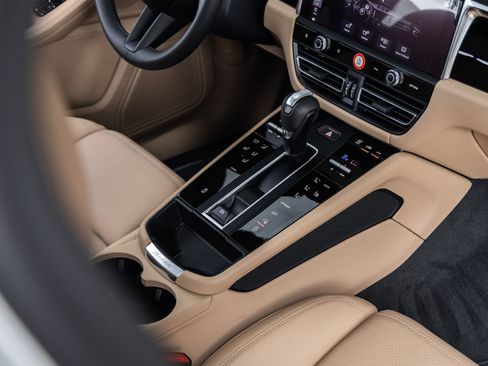 New 2026 Porsche Macan AWD/4WD image 32