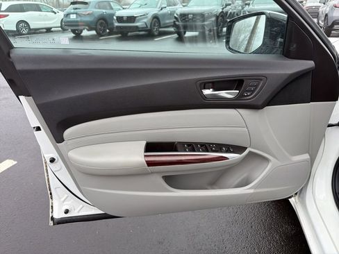 Used 2017 Acura TLX V6 w/ Technology Package image 18