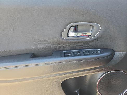 Used 2017 Honda HR-V EX image 14