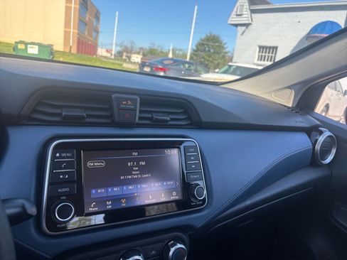 Used 2025 Nissan Versa SV FWD image 33