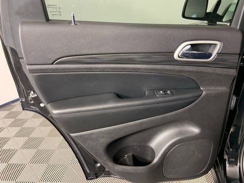 Used 2021 Jeep Grand Cherokee Laredo X image 24