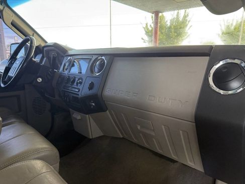 Used 2010 Ford F350 Lariat image 9