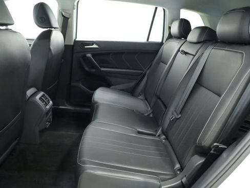 Used 2022 Volkswagen Tiguan SE image 35