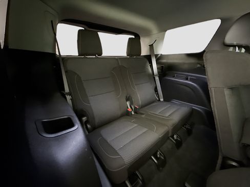 Used 2023 GMC Acadia SLE w/ Driver Convenience Package FWD image 33