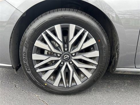 Used 2024 Nissan Altima 2.5 SV image 28