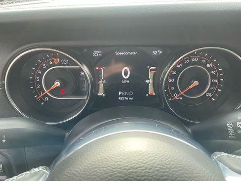 Used 2022 Jeep Wrangler Unlimited Sahara w/ Cold Weather Group image 20