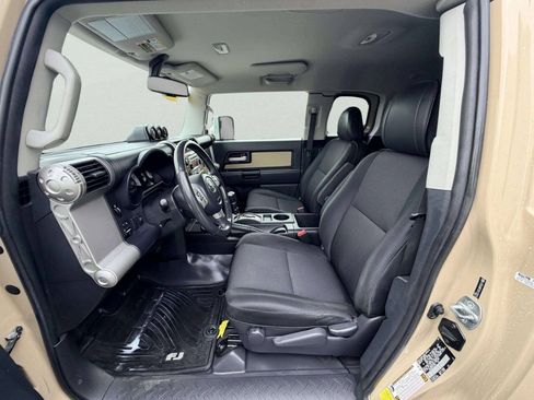 Used 2012 Toyota FJ Cruiser 4WD w/ Upgrade Pkg image 17