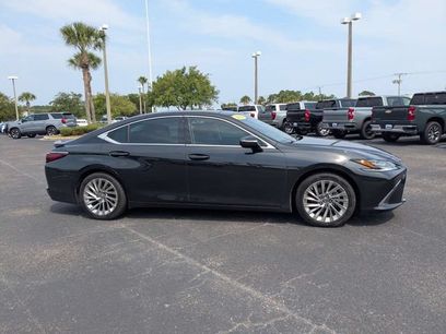 Used 2022 Lexus ES 350 Ultra Luxury w/ Accessory Package 2