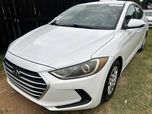 Used 2017 Hyundai Elantra SE FWD image 2