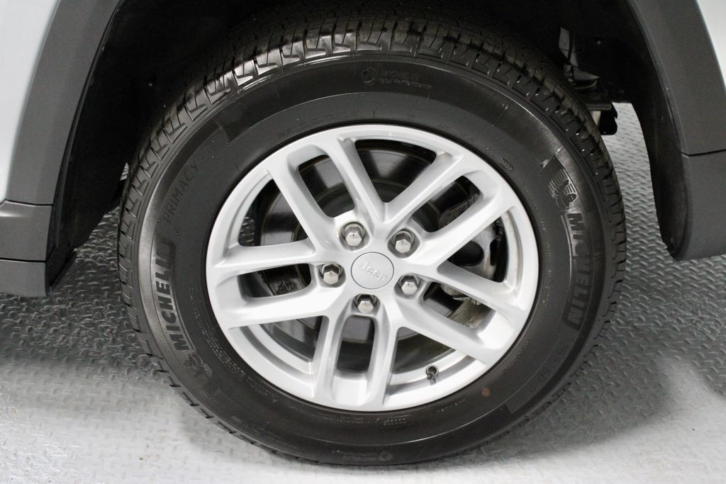Used 2024 Jeep Grand Cherokee L Laredo AWD/4WD image 18