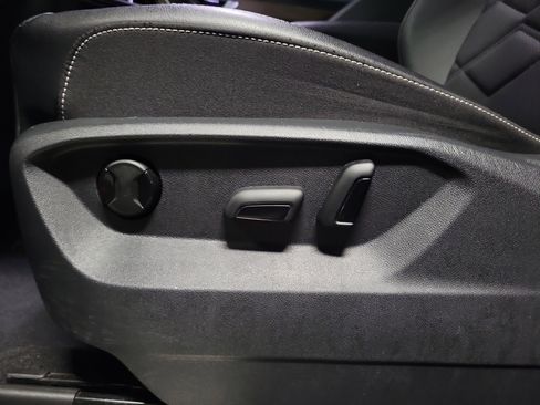 Used 2024 Volkswagen Atlas SE w/ Panoramic Sunroof Package image 23