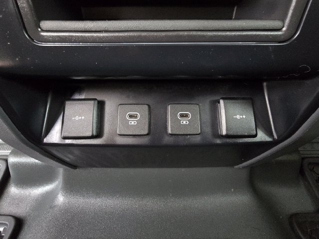Used 2022 Land Rover Defender 110 S AWD/4WD image 18