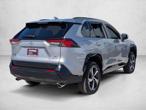 Used 2025 Toyota RAV4 SE image 5