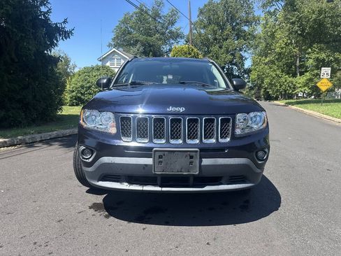 Used 2011 Jeep Compass Latitude AWD/4WD image 3