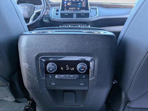 Used 2021 Chevrolet Tahoe Z71 w/ Luxury Package AWD/4WD image 17