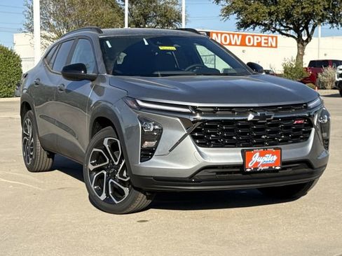 New 2026 Chevrolet Trax RS image 2