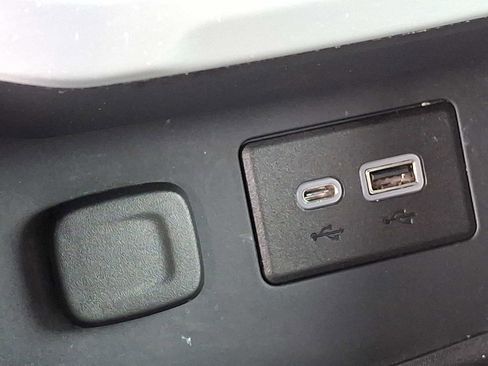 Used 2021 GMC Acadia SLE FWD image 27