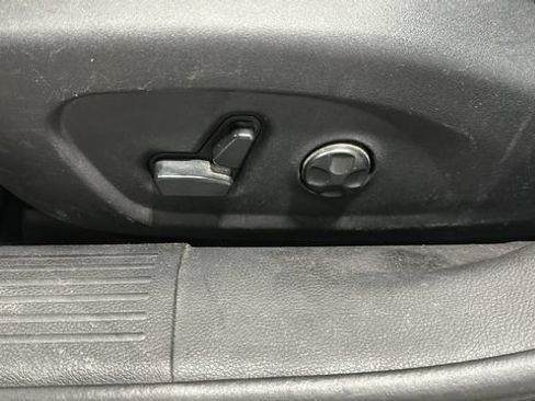 Used 2016 Chrysler 200 Limited w/ Convenience Group FWD image 8
