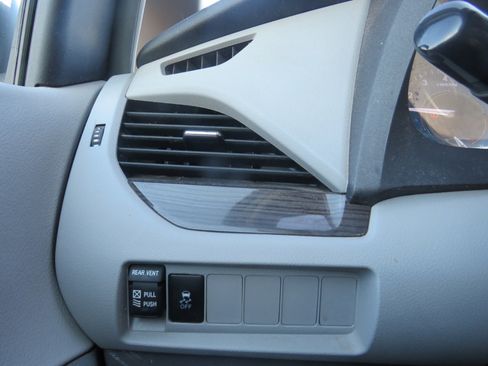 Used 2018 Toyota Sienna Limited Premium image 13