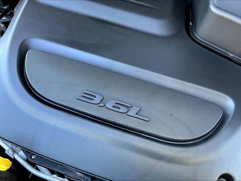 Used 2024 Chrysler Pacifica Touring-L FWD image 32