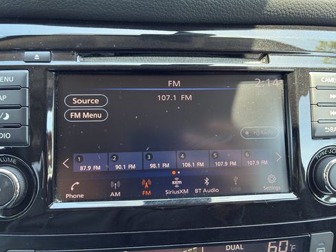 Used 2019 Nissan Rogue SV w/ Premium Package FWD image 33