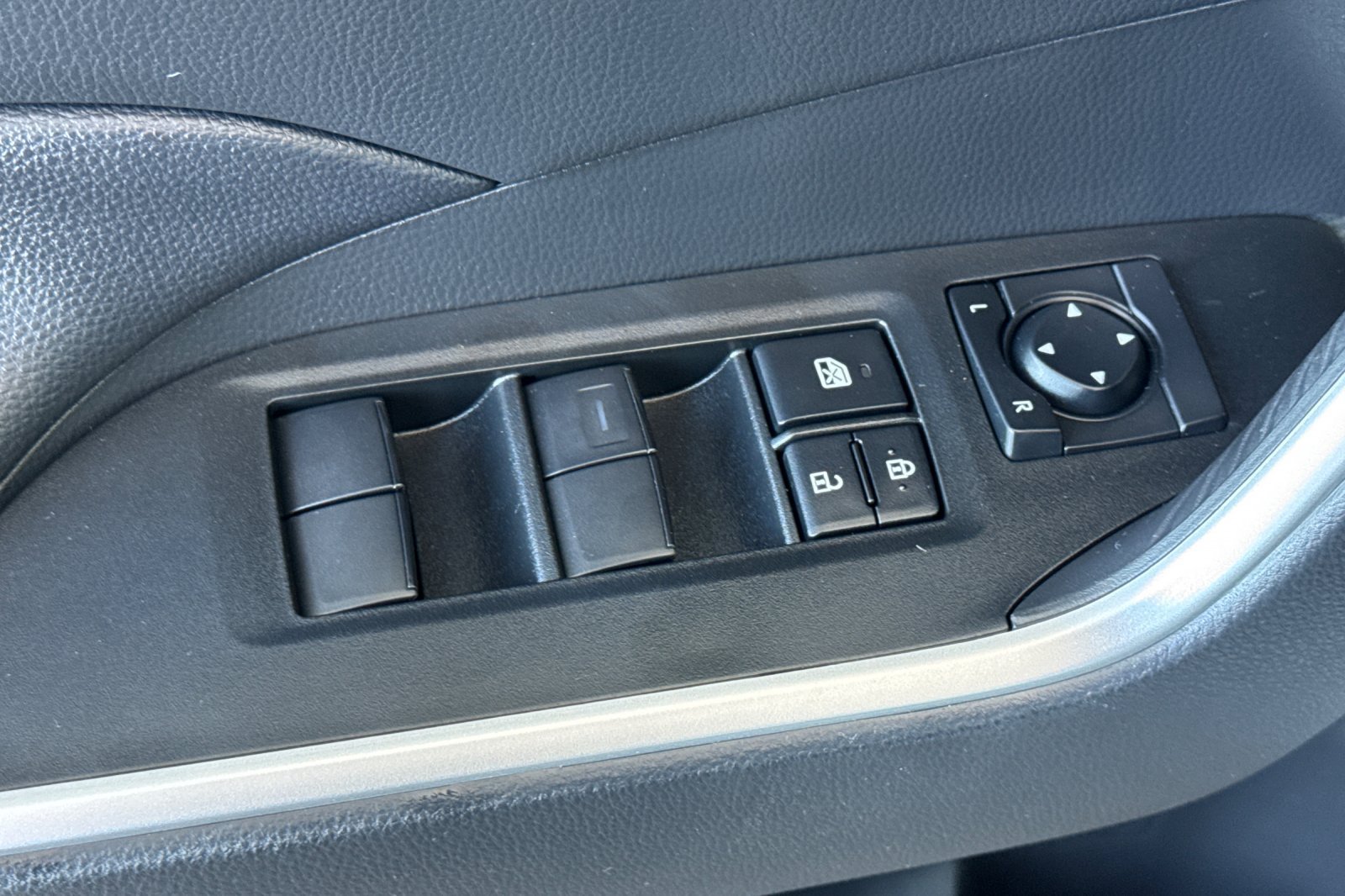 Certified 2023 Toyota RAV4 LE AWD/4WD image 18