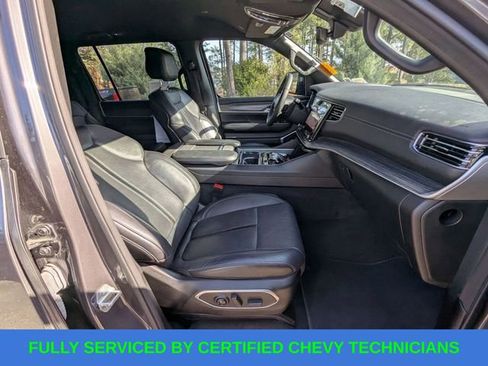 Used 2024 Jeep Wagoneer L Series II w/ Flexible Seating Group image 18