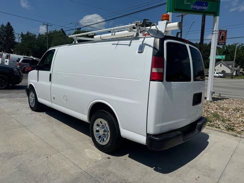 Used 2011 Chevrolet Express 1500 RWD image 3