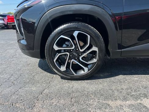 Used 2025 Chevrolet Trax RS w/ Driver Confidence Package FWD image 25
