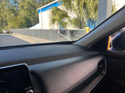 Used 2025 Nissan Rogue SV image 37