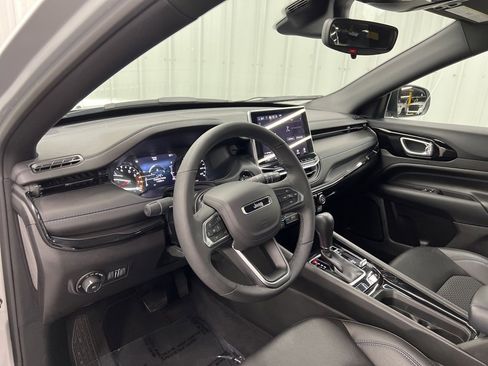 Used 2025 Jeep Compass Latitude w/ Altitude Special Edition image 16