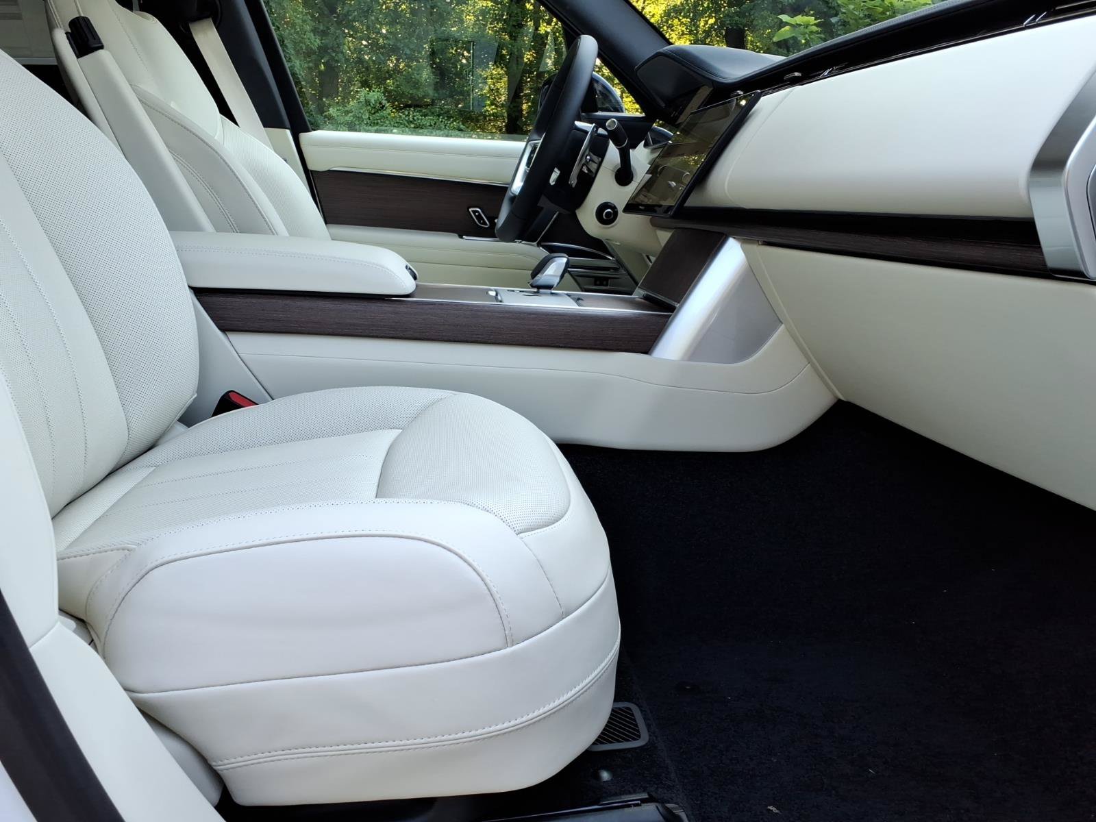 New 2026 Land Rover Range Rover SE AWD/4WD image 3