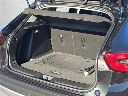 Used 2025 Chevrolet Trax LT w/ LT Convenience Package image 6