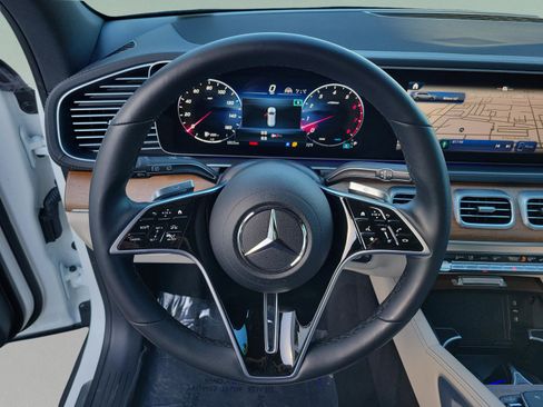 Certified 2025 Mercedes-Benz GLS 450 4MATIC image 32