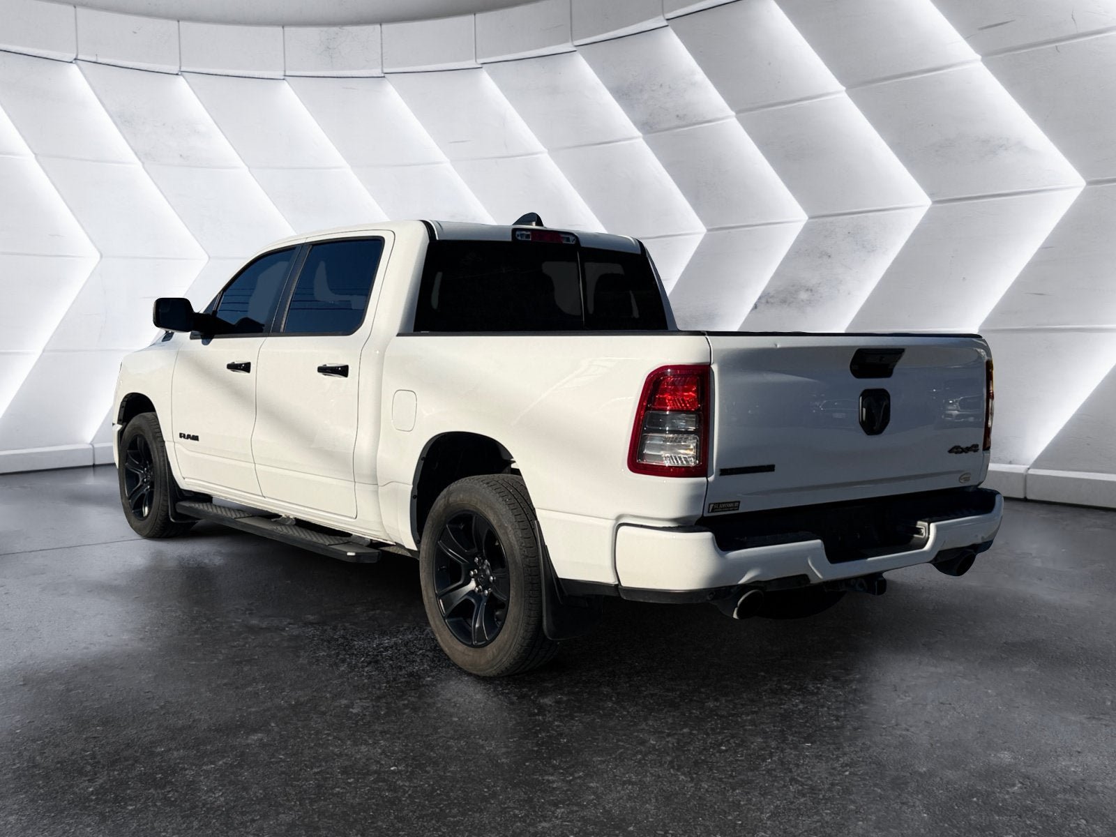 Used 2023 RAM 1500 4x4 Crew Cab image 3