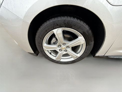 Used 2017 Chevrolet Volt LT FWD image 10