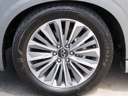 Certified 2025 INFINITI QX80 Sensory image 15