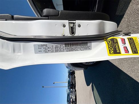 Used 2020 Jeep Cherokee Latitude Plus w/ Cold Weather Group image 34