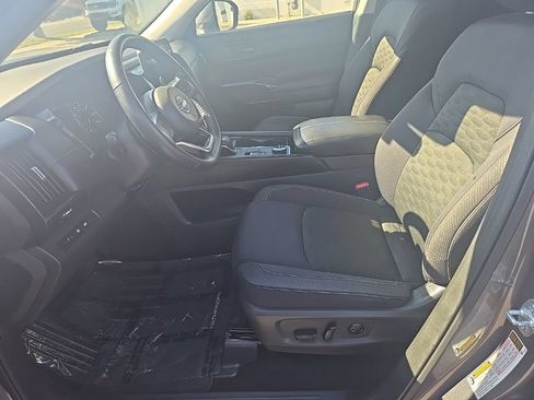 Used 2025 Nissan Pathfinder SV AWD/4WD image 11