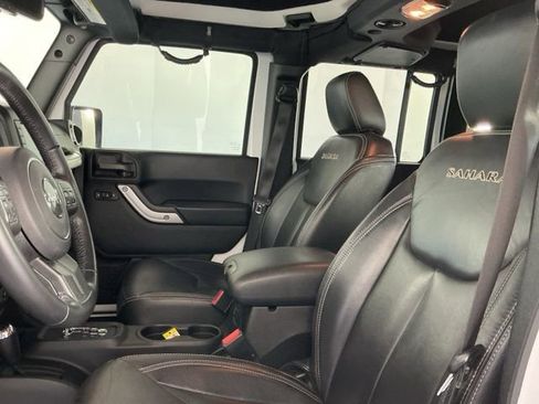 Used 2017 Jeep Wrangler Unlimited Sahara w/ Connectivity Group image 10