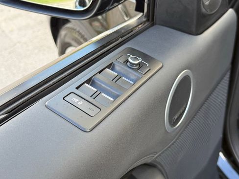 Used 2021 Land Rover Discovery S image 25