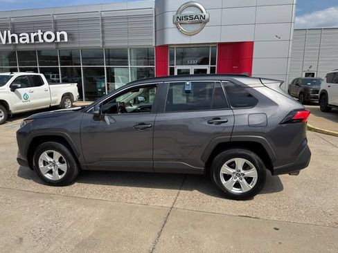 Used 2019 Toyota RAV4 XLE w/ Convenience Package FWD image 7