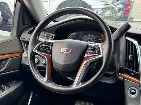 Used 2017 Cadillac Escalade Premium Luxury AWD/4WD image 21