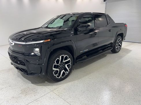 New 2024 Chevrolet Silverado EV RST image 8