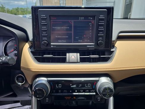 Used 2020 Toyota RAV4 XLE w/ Convenience Package FWD image 20