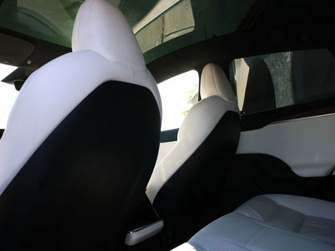 Used 2022 Tesla Model S Standard Range AWD/4WD image 14