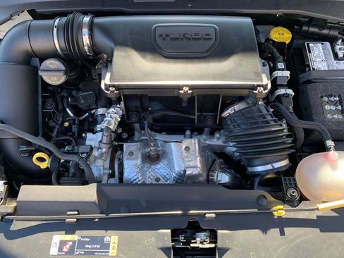 Used 2025 Jeep Compass Limited image 32